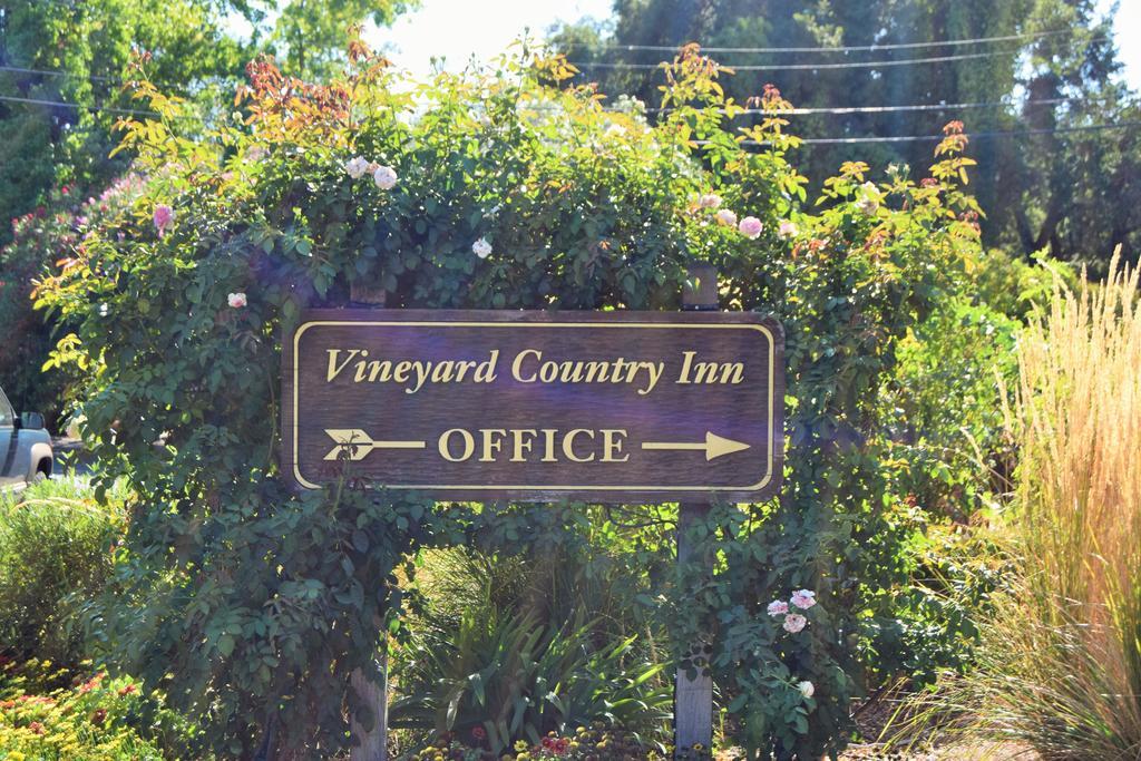 Vineyard Country Inn St. Helena Exterior foto